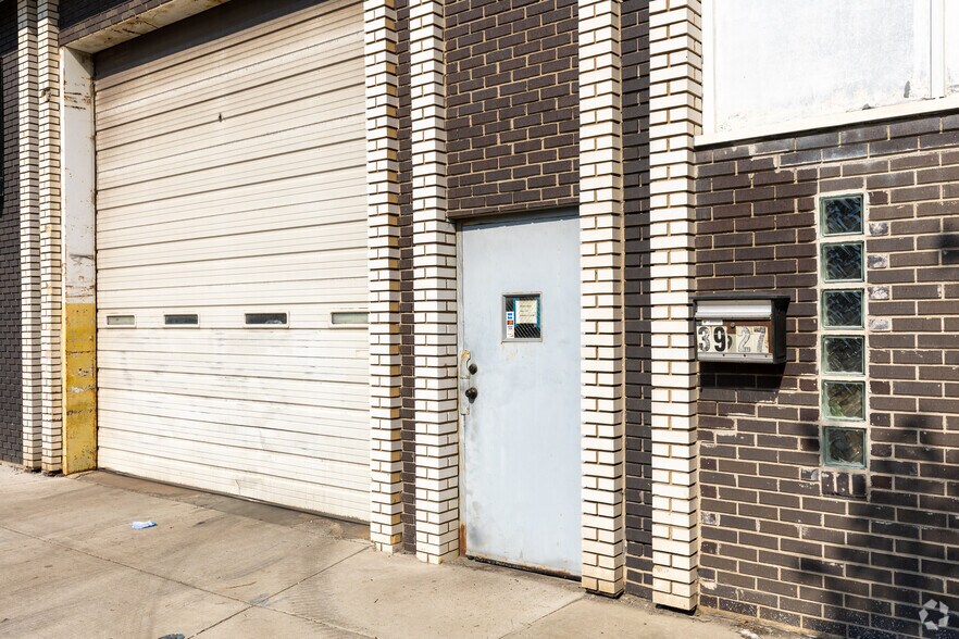 More Photos Of 3903-3927 S Halsted St, Chicago Service For Lease