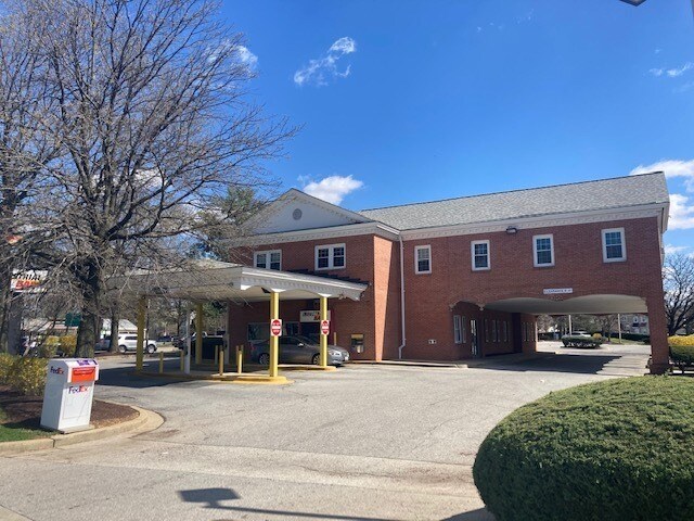 More Photos Of 1900 John Hanson Ln, Oxon Hill Bank For Lease