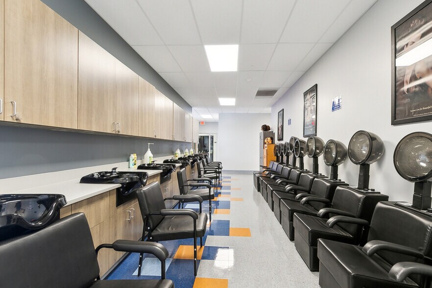 More Photos Of 3908 Veterans Memorial Blvd, Metairie General Retail For Sale