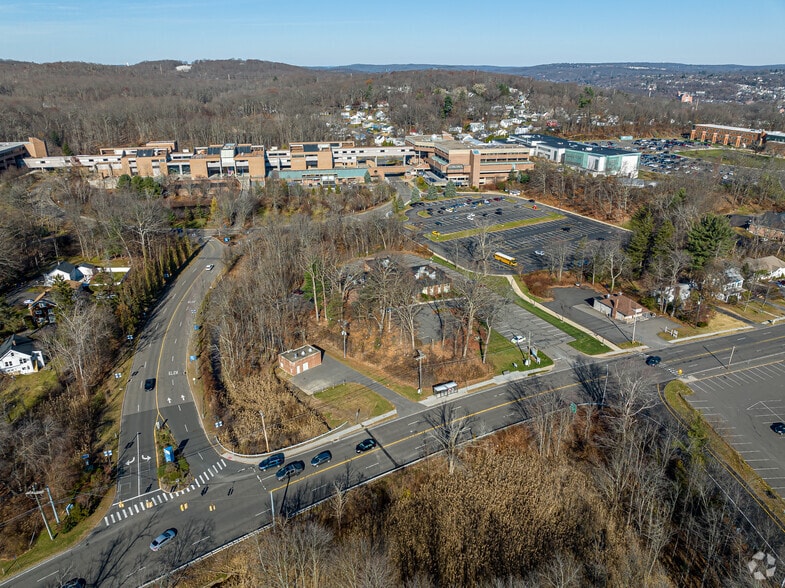 More Photos Of 702 Chase Pky, Waterbury Restaurant For Lease