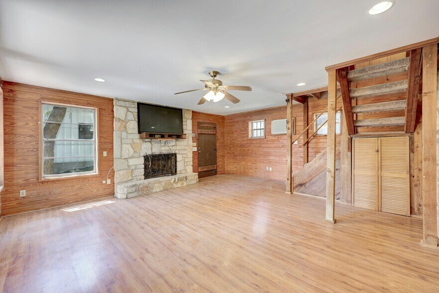 More Photos Of 14221 FM 2769, Leander Light Manufacturing For Sale
