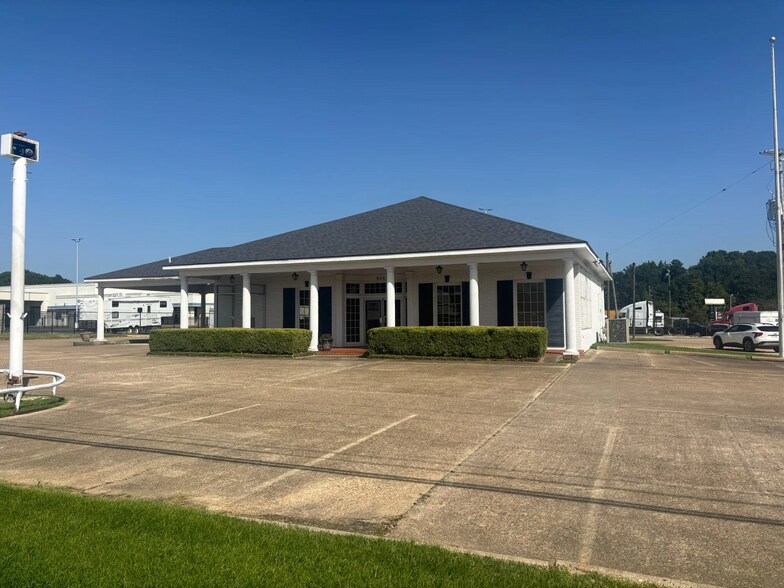 Primary Photo Of 9361 Mansfield Rd, Shreveport Office For Lease