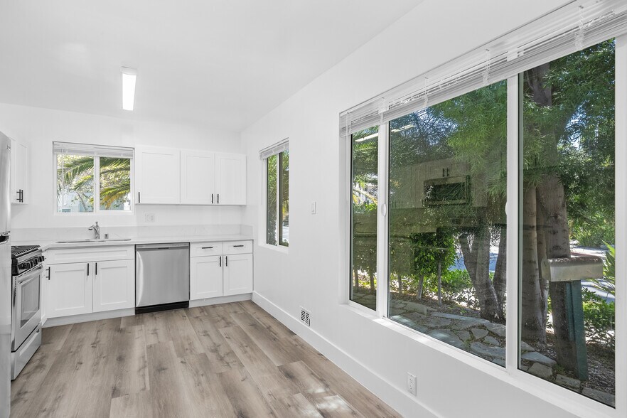 More Photos Of 8710 Sherwood Dr, West Hollywood Multifamily For Sale