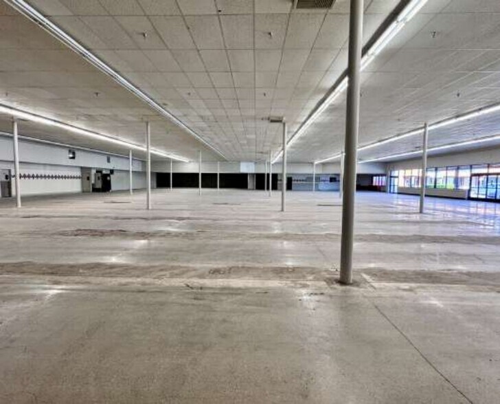 More Photos Of 6392-6512 Westside Rd, Redding Unknown For Lease
