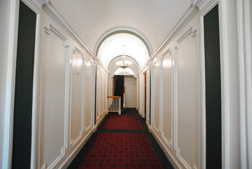 More Photos Of 809 Cathedral St, Baltimore Apartments For Lease