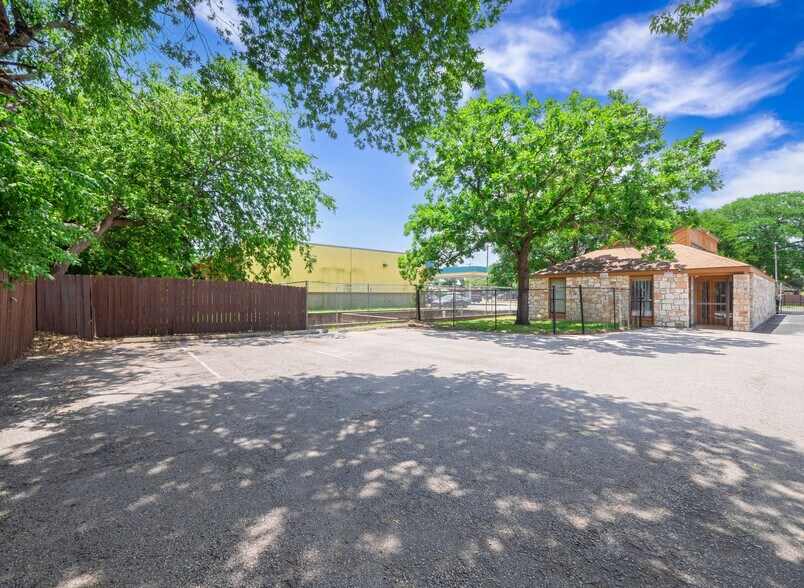 More Photos Of 4409 Menchaca Rd, Austin Medical For Sale