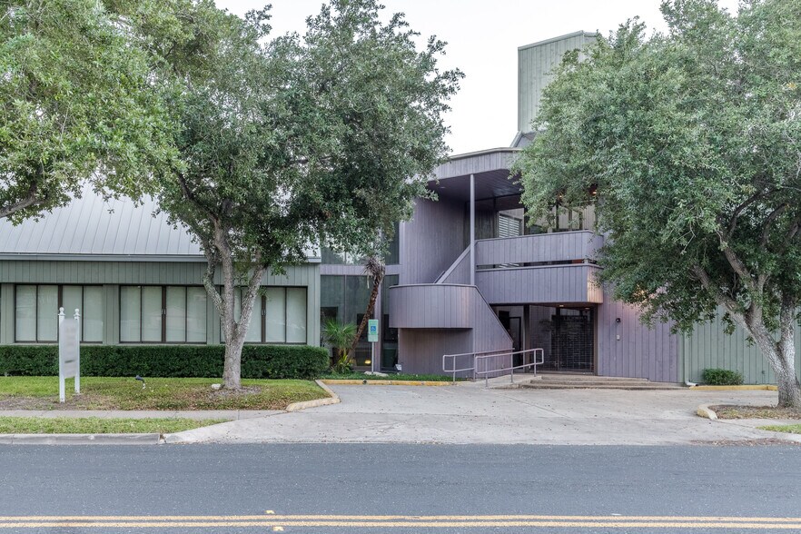 More Photos Of 3301 Santa Fe St, Corpus Christi Office For Lease