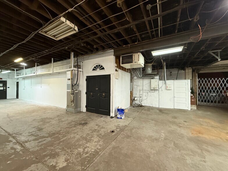 More Photos Of 3145 Dr Andrew J Brown Ave, Indianapolis Service For Lease