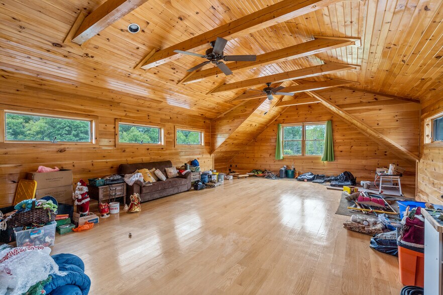 More Photos Of 11501 Popes Head Rd, Fairfax Garden Center For Sale