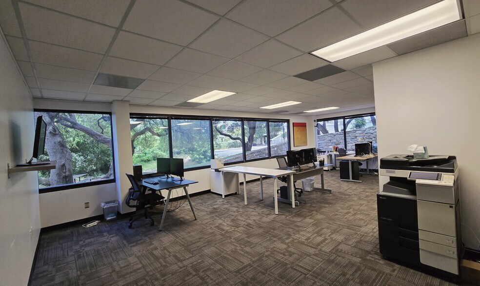 More Photos Of 4009 Banister Ln, Austin Office For Lease