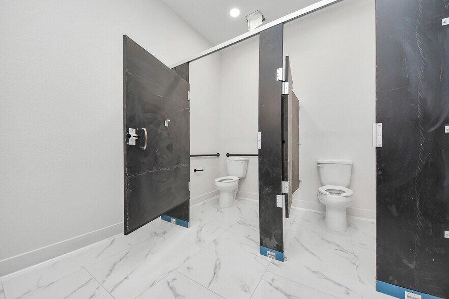 More Photos Of 220 Bella Katy Dr, Katy Office Residential For Lease