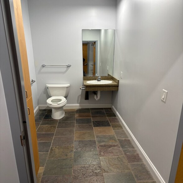 More Photos Of 12777 Abbey Rd, North Royalton Warehouse For Lease