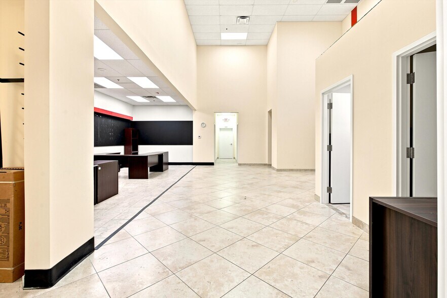 More Photos Of 2721 NW 19th St, Pompano Beach Showroom For Lease