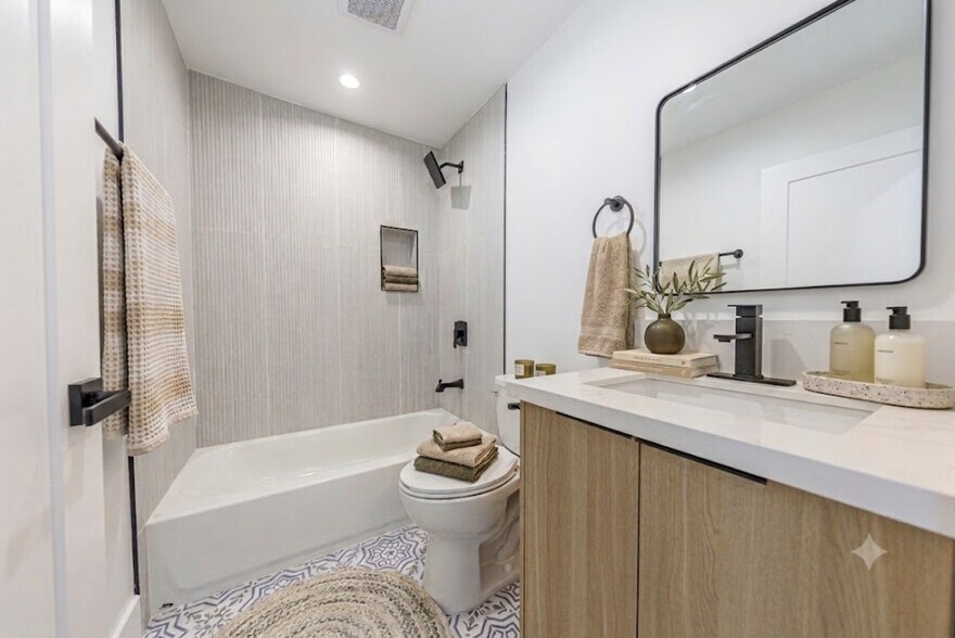 More Photos Of 2938 S Sycamore Ave, Los Angeles Apartments For Sale