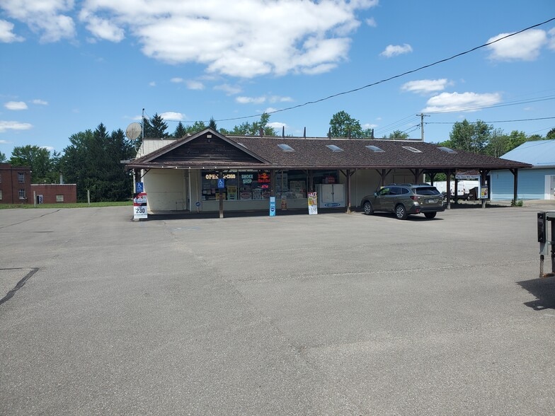 More Photos Of 110 Railroad St, Cambridge Springs Freestanding For Sale