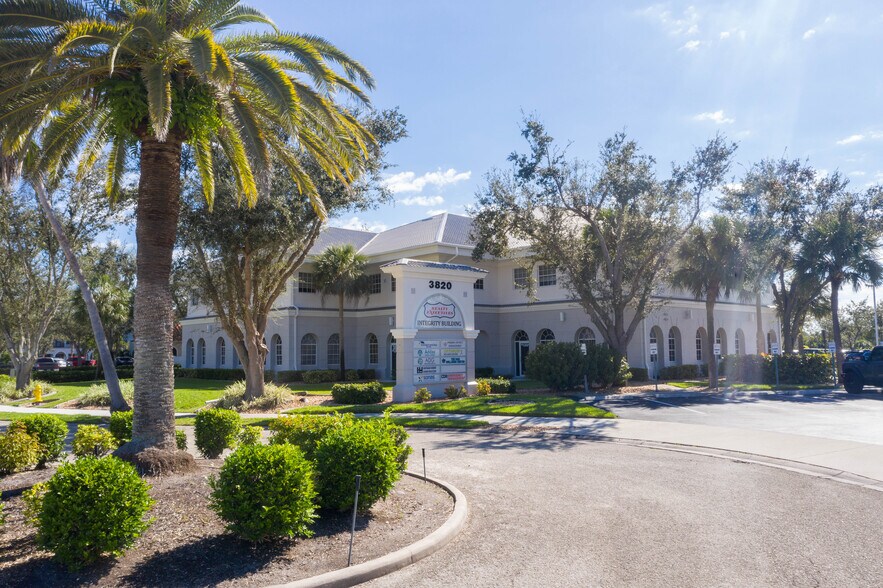 More Photos Of 3820 Colonial Blvd, Fort Myers Medical For Lease