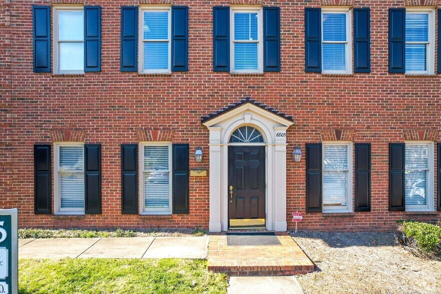 More Photos Of 6805 Fairview Rd, Charlotte Office For Sale