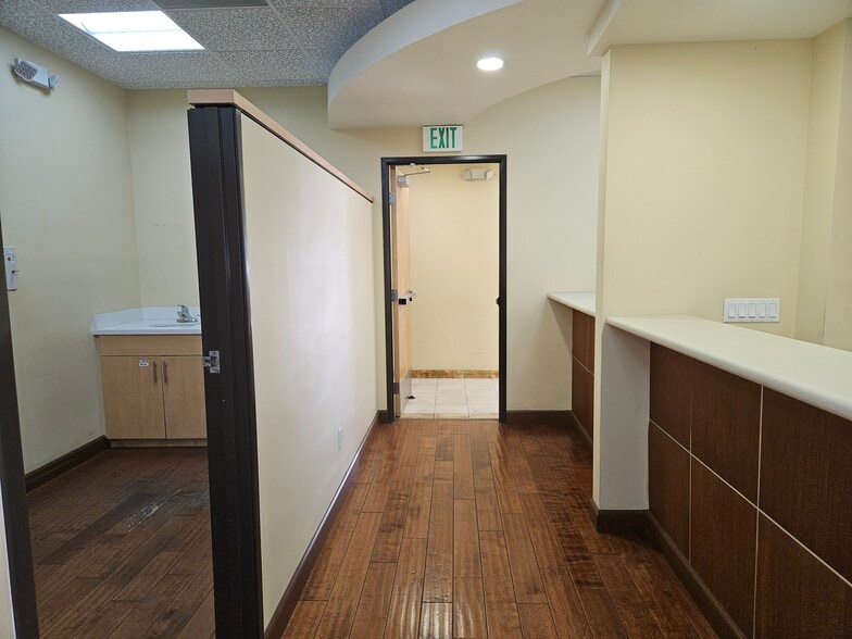 More Photos Of 2120 W 8th St, Los Angeles Office For Sale