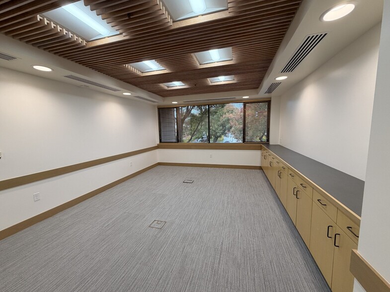 More Photos Of 175 S San Antonio Rd, Los Altos Office For Lease