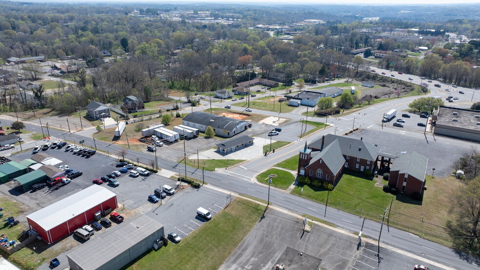 More Photos Of 121 13th St SW, Hickory Office For Sale