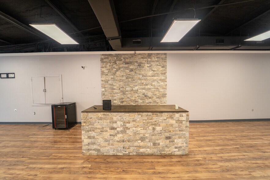 More Photos Of 6602 N Navarro St, Victoria General Retail For Sale