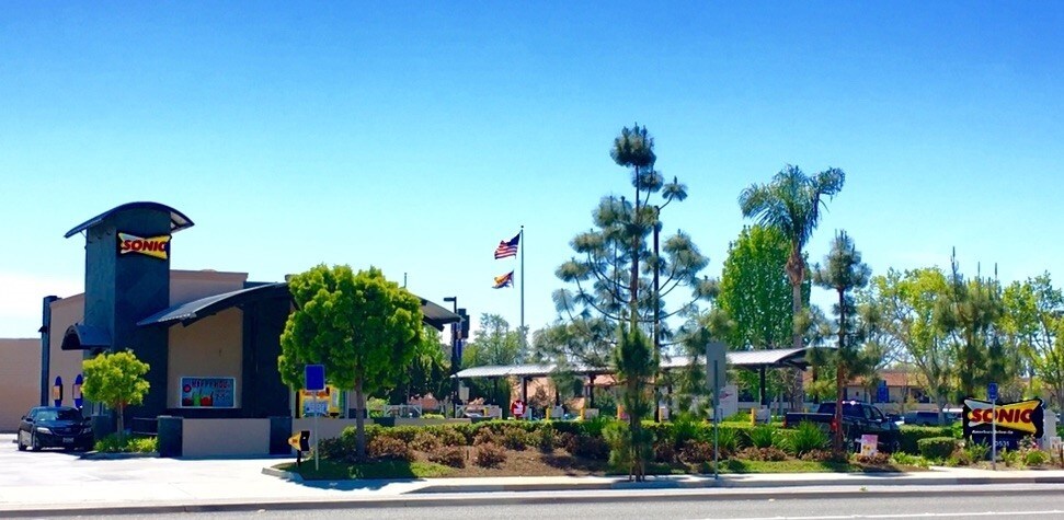 More Photos Of 3531 S Fairview St, Santa Ana Fast Food For Lease