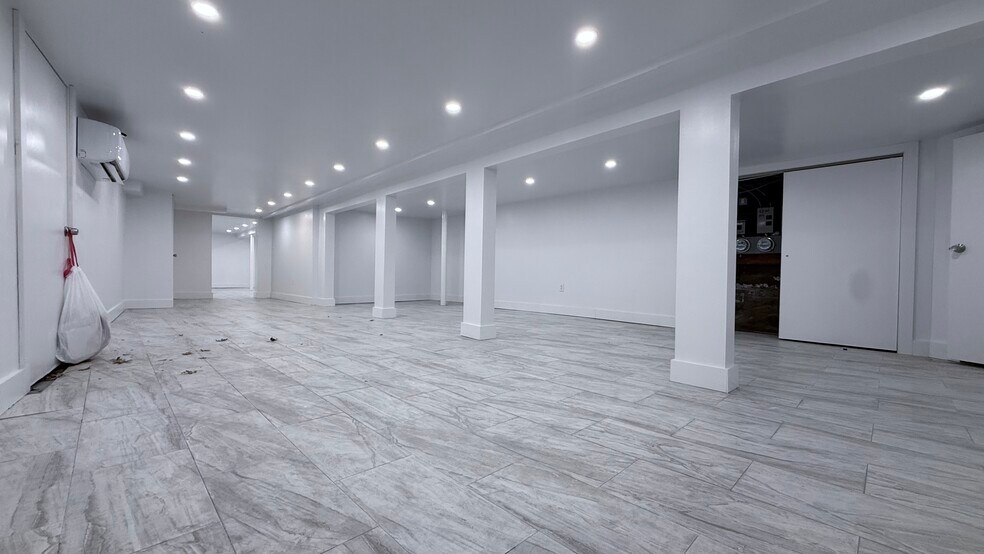 More Photos Of 11464 Merrick Blvd, Jamaica Storefront Retail Residential For Lease