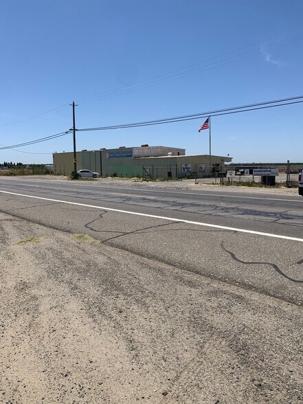 More Photos Of 24148 Robertson Blvd, Chowchilla Industrial For Sale