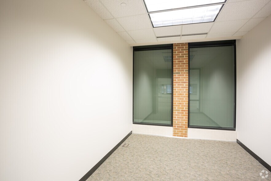 More Photos Of 2329-2351 Market St, Saint Louis Office For Lease