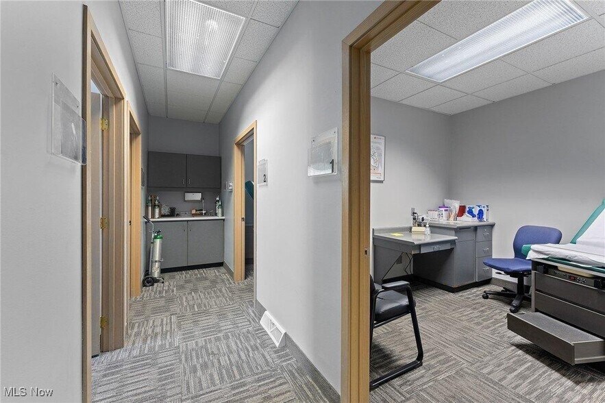 More Photos Of 925 Trailwood Dr, Youngstown Medical For Sale