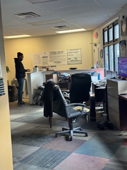 More Photos Of 8 Van Tassell Ct, Norwalk Flex For Lease