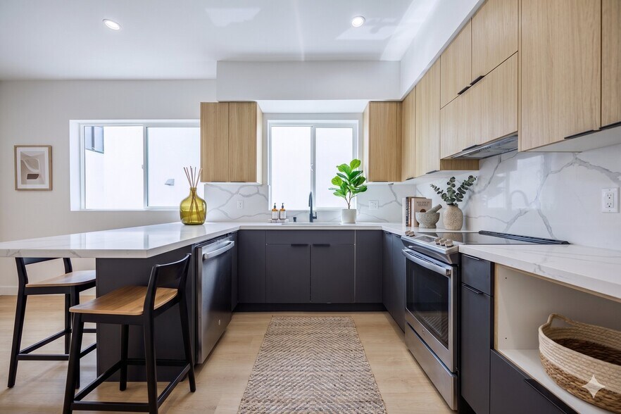 More Photos Of 2847 S Victoria Ave, Los Angeles Multifamily For Sale