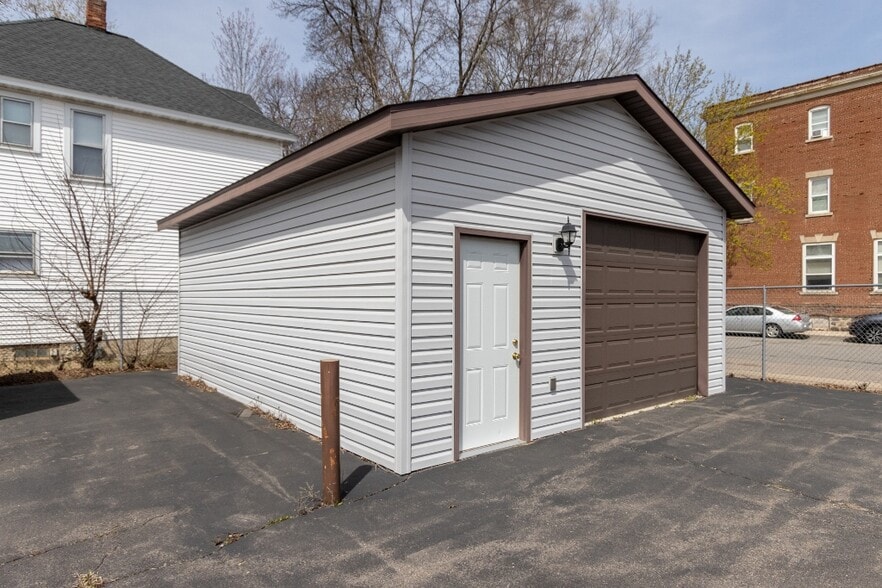 More Photos Of 740 Washington St, Wausau Bar For Sale