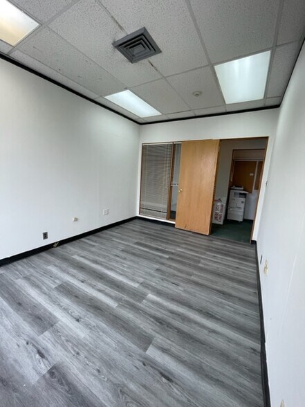 More Photos Of 1625 Lemoine Ave, Fort Lee Storefront Retail Office For Lease