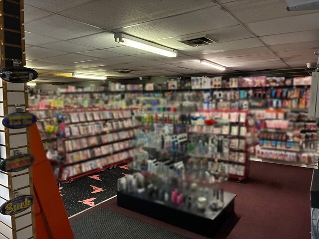 More Photos Of 444 S Central Ave, Marshfield Storefront For Sale