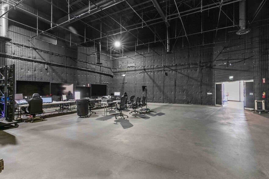 More Photos Of 2850 Ontario St, Burbank Warehouse For Lease