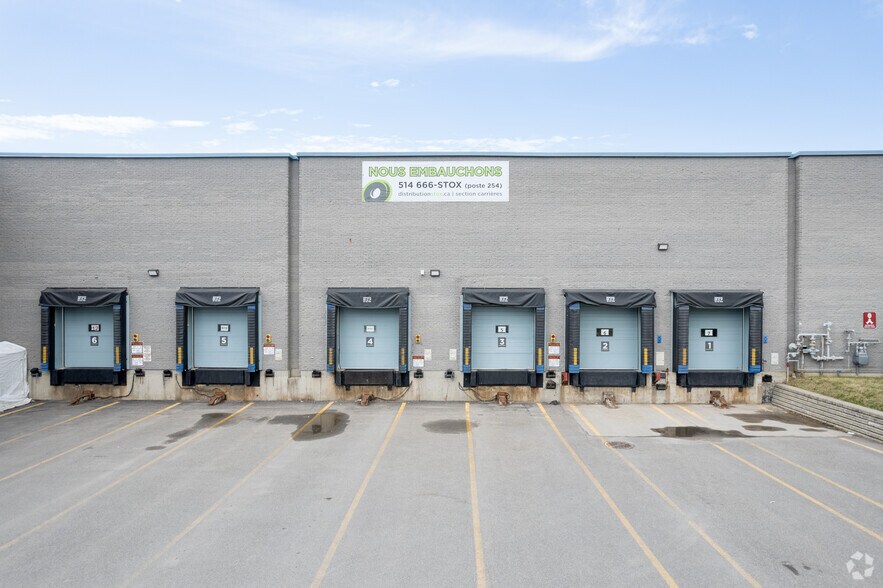 More Photos Of 3440 Av Francis-Hughes, Laval Warehouse For Lease