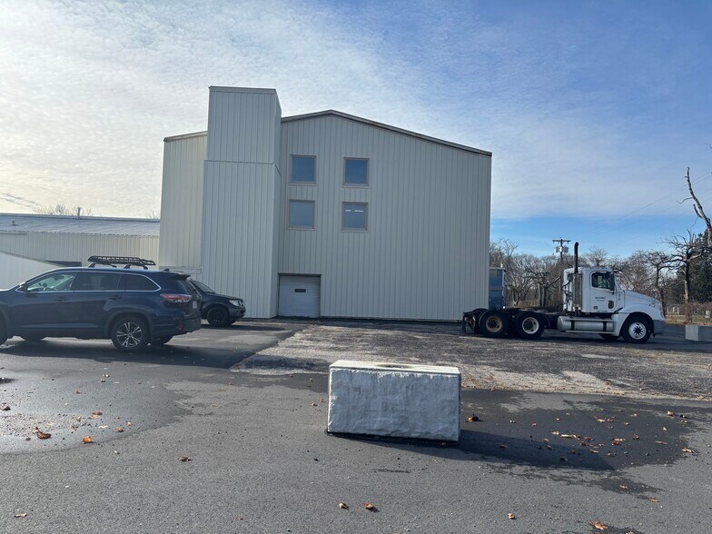 More Photos Of 55-R Pawtucket Ave, Rumford Warehouse For Sale
