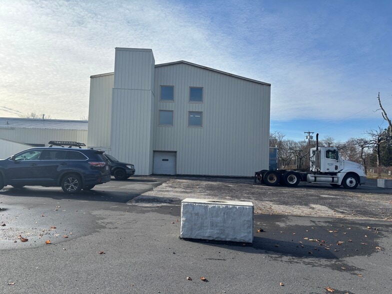 More Photos Of 55-R Pawtucket Ave, Rumford Warehouse For Sale
