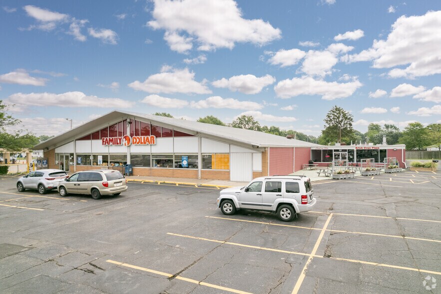 Primary Photo Of 3817 Oberlin Ave, Lorain Convenience Store For Sale