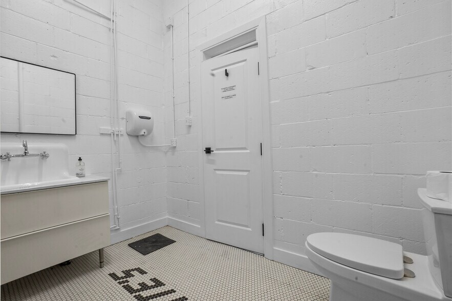 More Photos Of 2425-2455 Rue Desautels, Montréal Flex For Lease