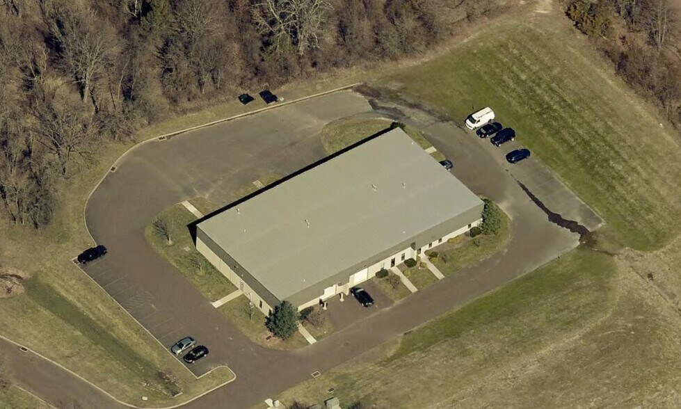 More Photos Of 6120 Kit Rd, Pipersville Warehouse For Lease