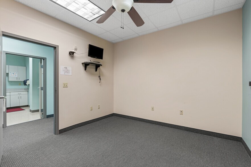 More Photos Of 2640 Pitcairn Rd, Monroeville Medical For Sale