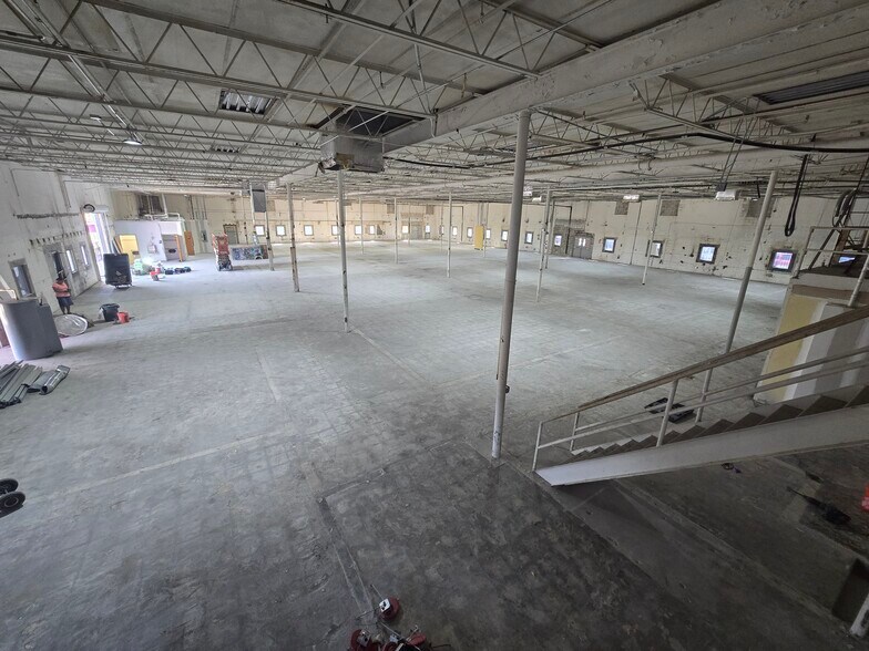 More Photos Of 2140 W Washington St, Orlando Warehouse For Lease