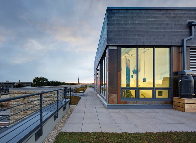 More Photos Of 130 W Bruce St, Milwaukee Office For Sale