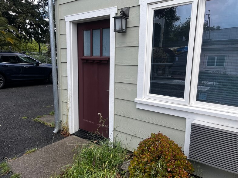 Primary Photo Of 111 W 1st St, Cloverdale Office For Lease