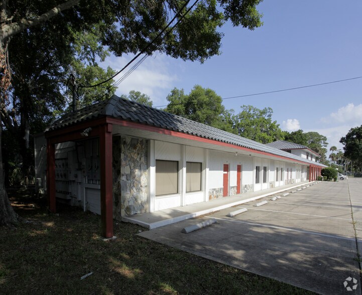 More Photos Of 107-129 S Park Ave, Titusville Medical For Lease