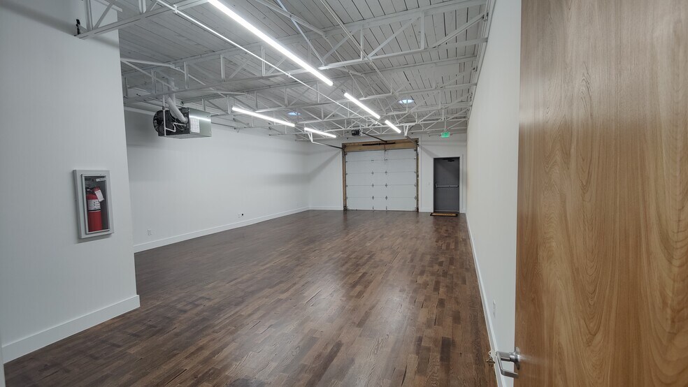 More Photos Of 2185-2187 S Sheridan Blvd, Denver Flex For Lease