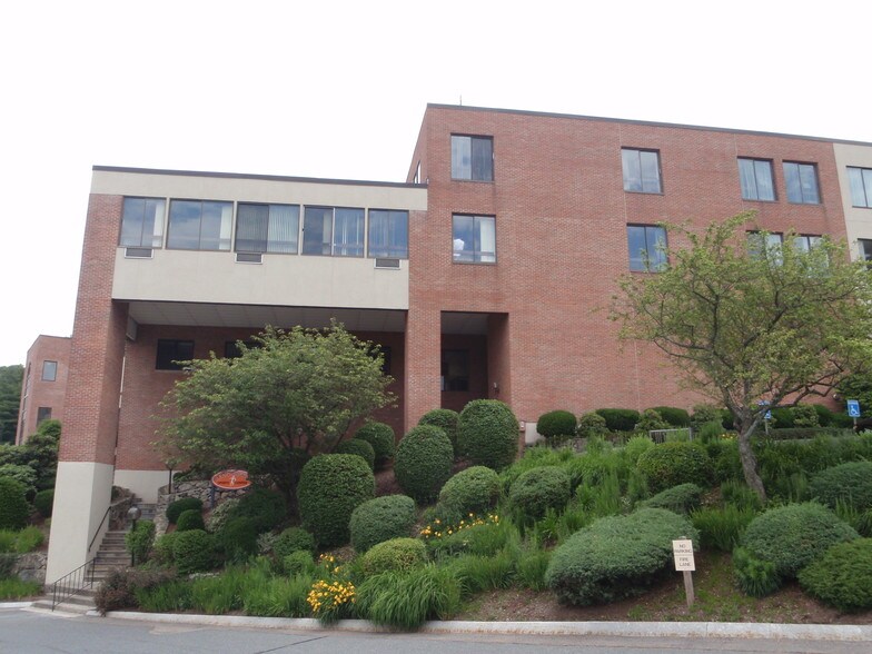 More Photos Of 34 Washington St, Wellesley Office For Lease