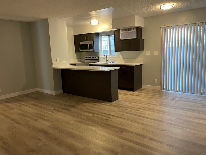 More Photos Of 6911 Haskell Ave, Van Nuys Apartments For Sale